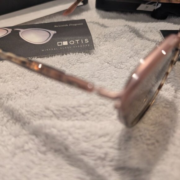 OTIS SUNGLASSES POLARIZED MINERAL GLASS SCARLETT ROSEWATER TEAK NEW - Picture 2 of 7